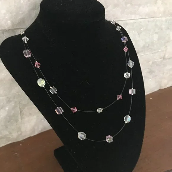 Floating Necklace - Picture 2 of 3